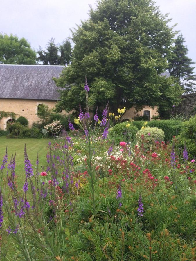 Bed and Breakfast De Ma Fenetre Saint-Martin-des-Entrees Экстерьер фото