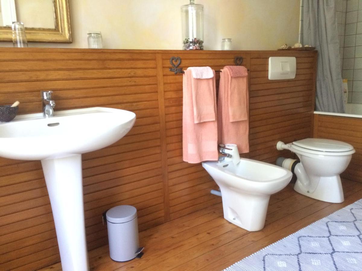 Bed and Breakfast De Ma Fenetre Saint-Martin-des-Entrees Экстерьер фото